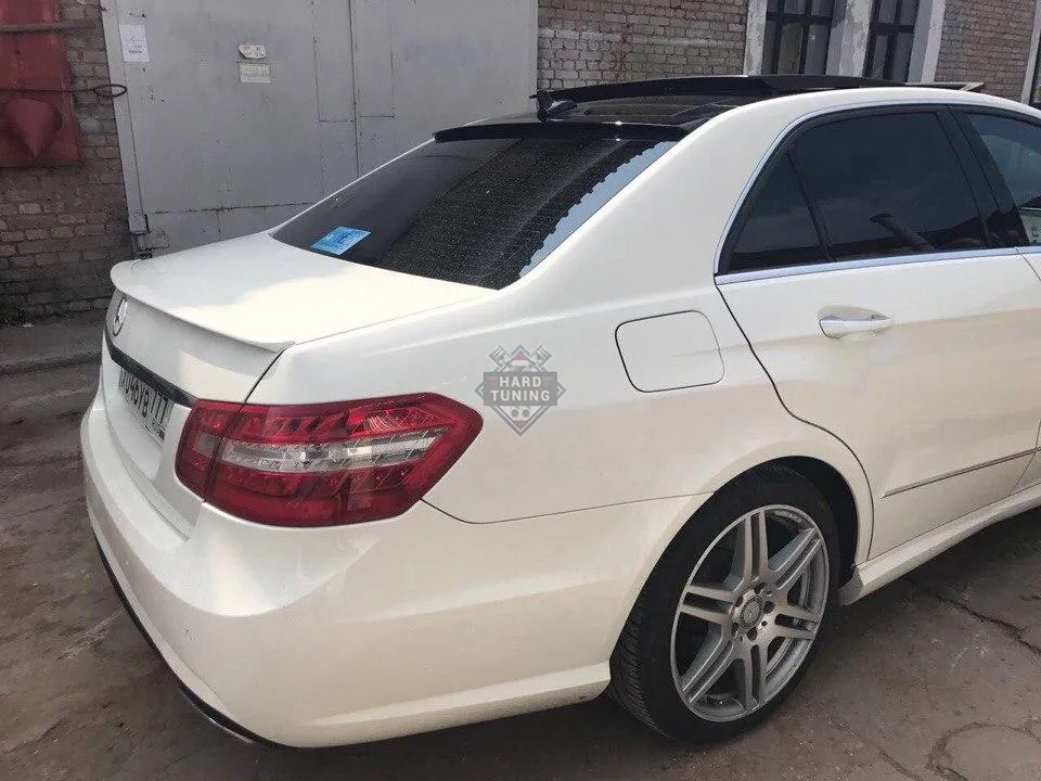Спойлер лезвие (по середине угол) Mercedes E-Class W212
