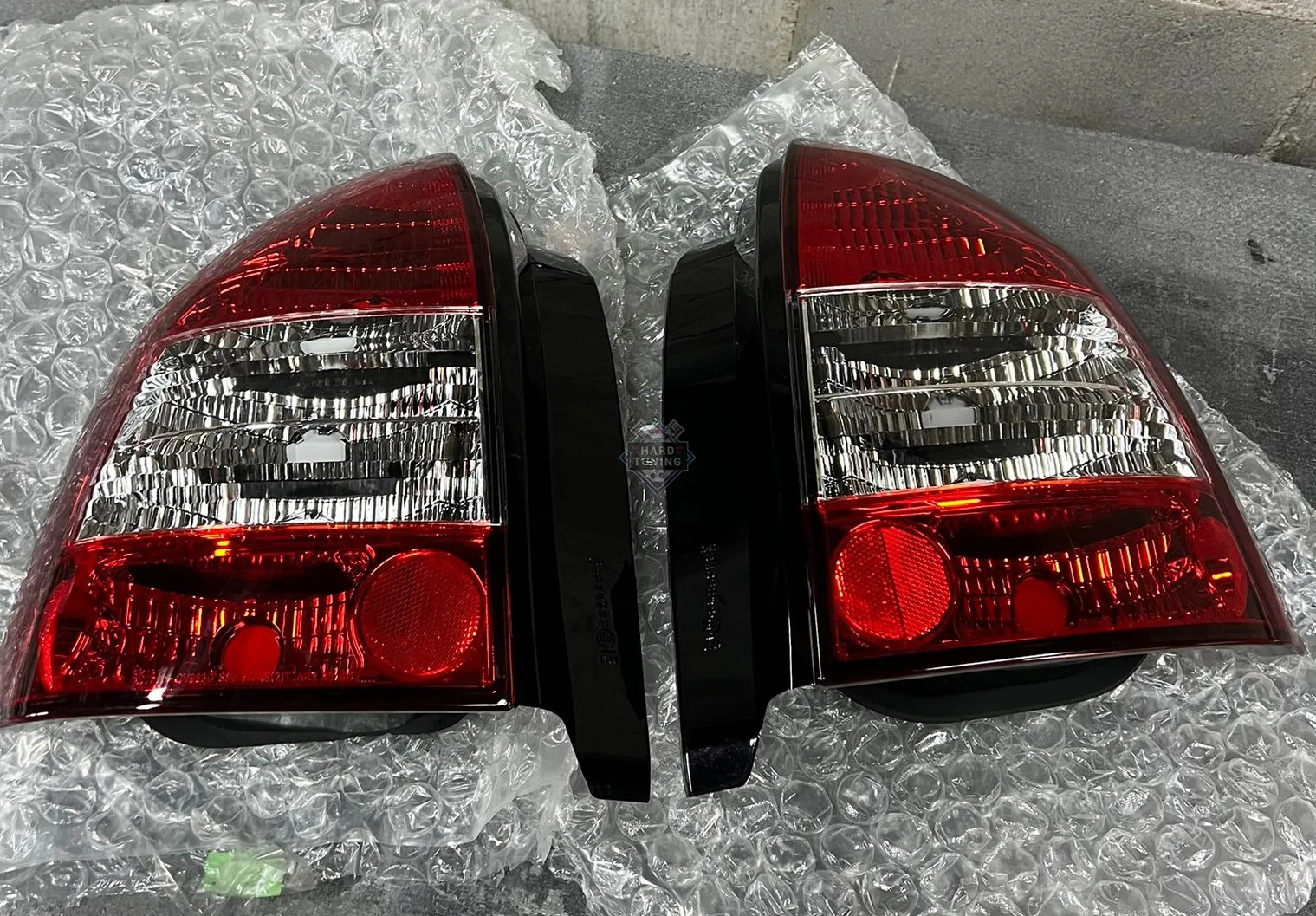 Задние фонари HONDA CIVIC 6 (1995-2001) 3D красно-белые