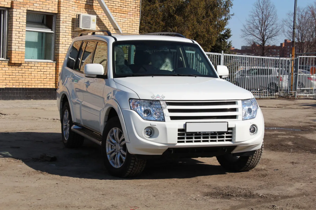 Решетка радиатора V1 Broomer Design Mitsubishi Pajero 4 (2006-2015)