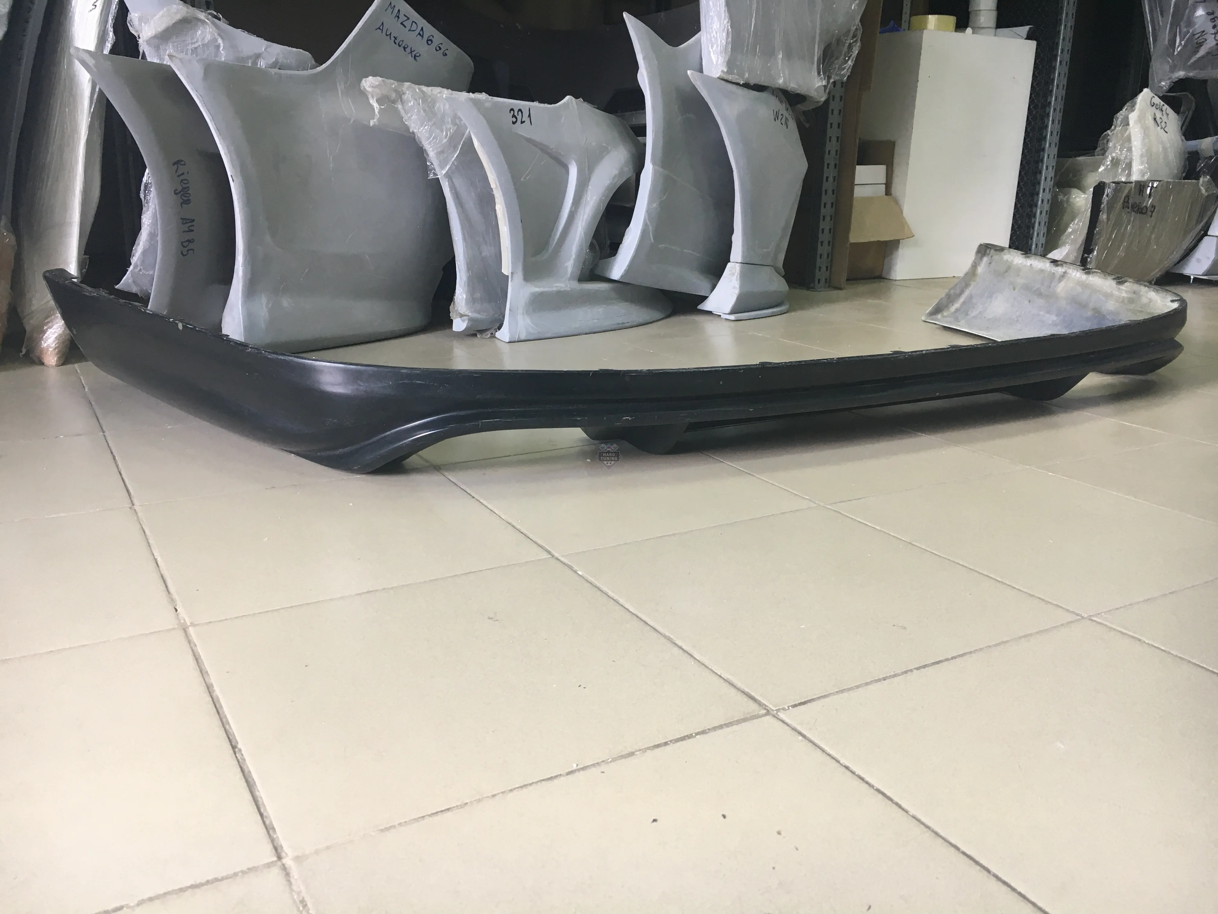 Накладка на задний бампер R-LINE Volkswagen Passat B6 универсал