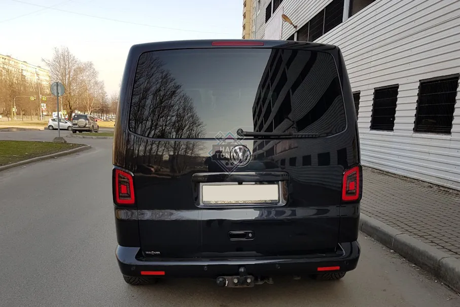 Задние фары VW T5 (2003-2009) / 2010-2015 LED BAR TAIL LIGHTS SMOKE fits черно-красные