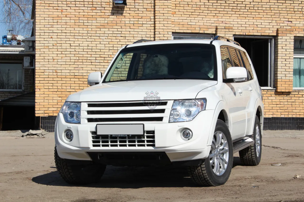 Решетка радиатора V1 Broomer Design Mitsubishi Pajero 4 (2006-2015)