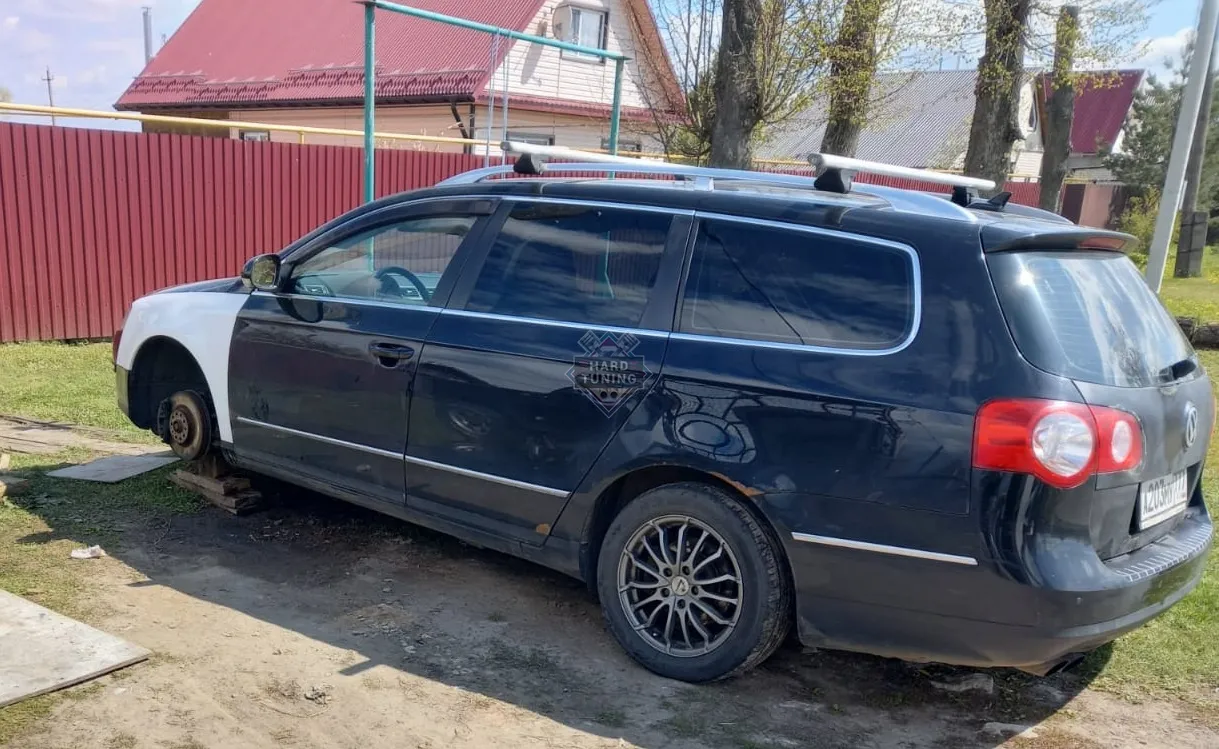 Передние крылья Volkswagen Passat B6 штатные пластиковые комплект
