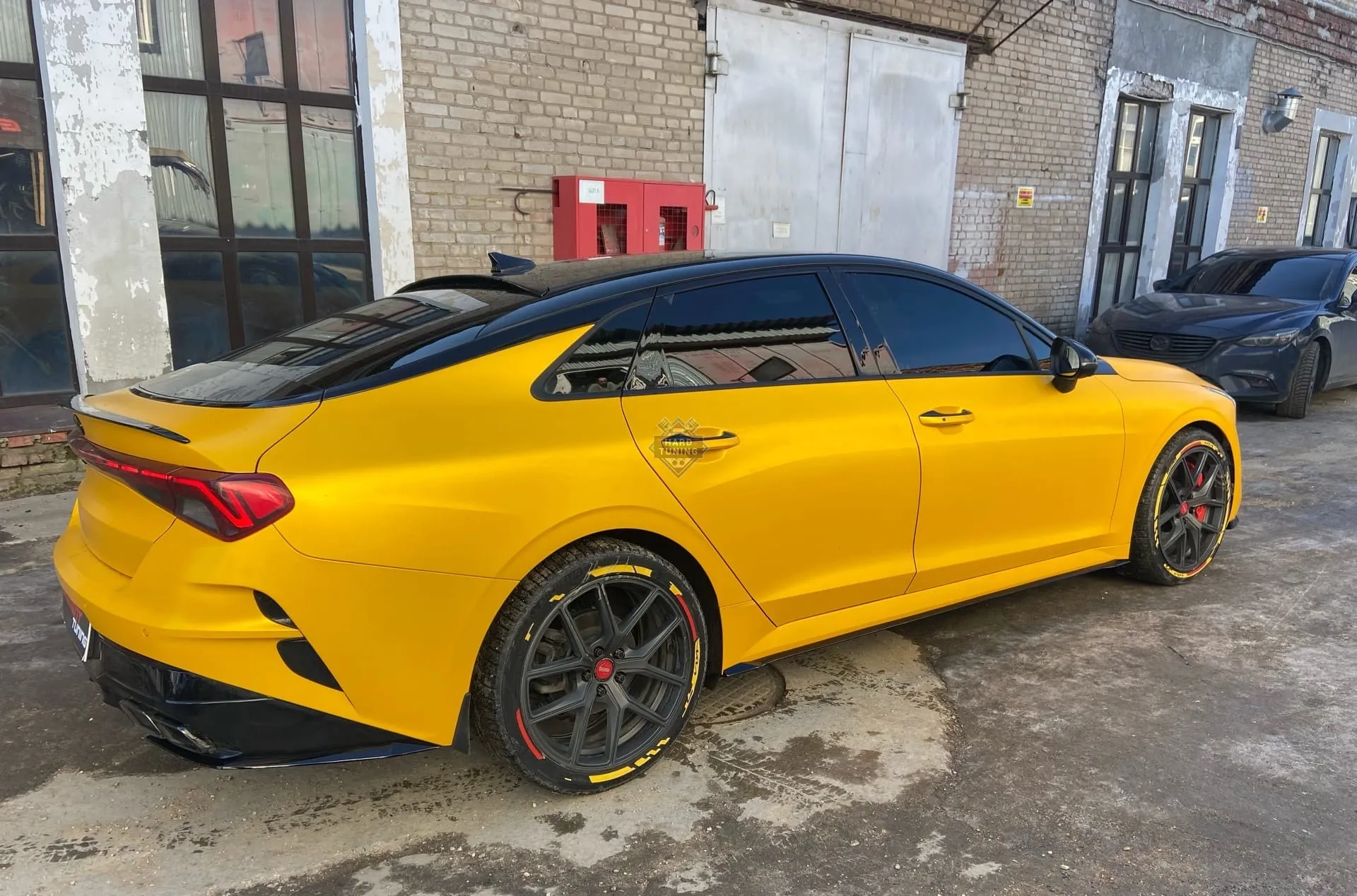Обвес из сплиттеров и элеронов KIA K5 обычная версия