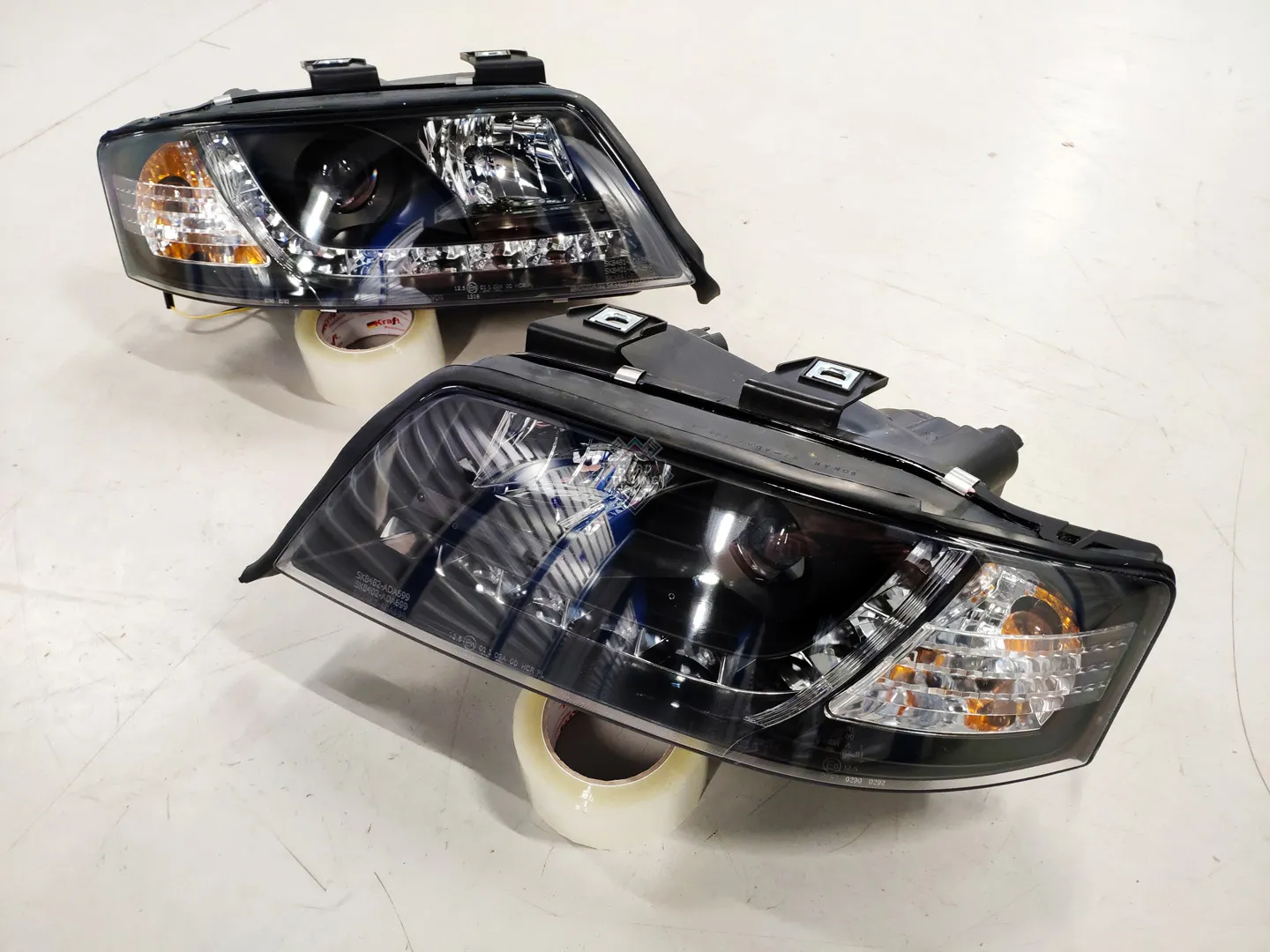 Передние фары AUDI A6 1997-2001 HEADLIGHTS DAYLIGHT fits черные
