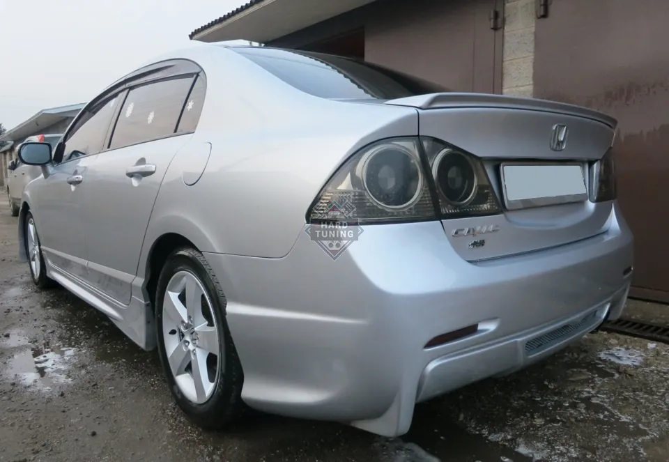 Задний бампер HYPER RACE Honda Civic 8 4D