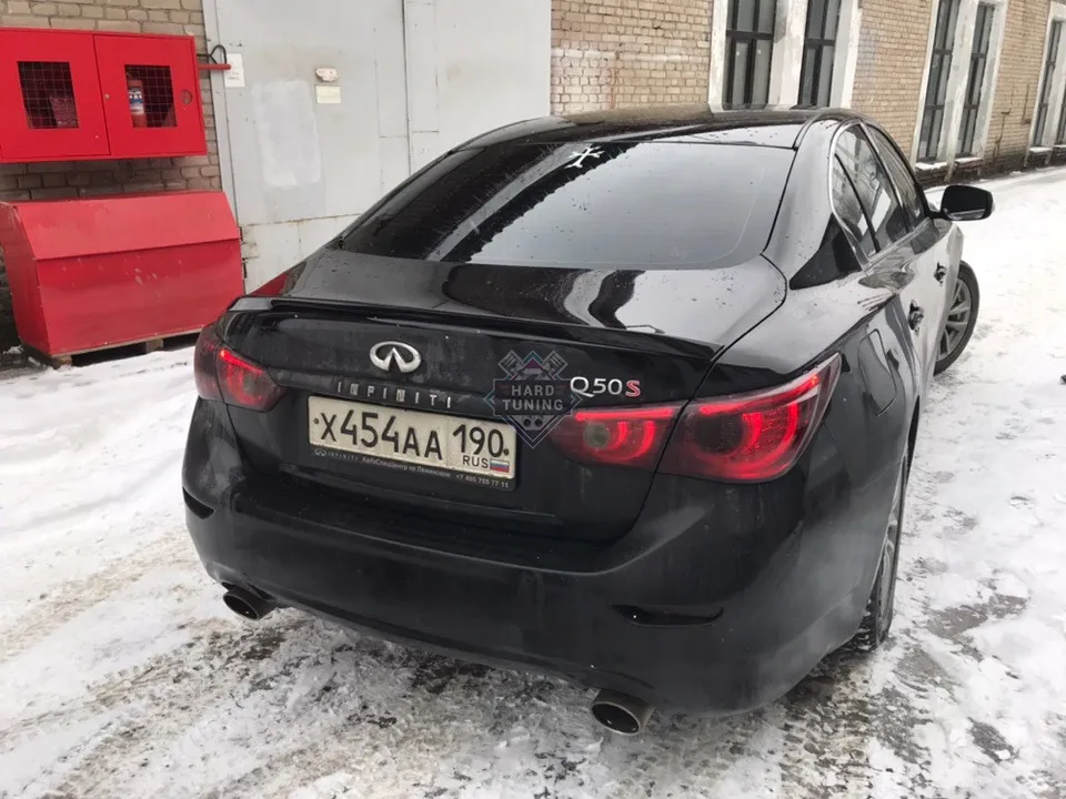 Спойлер лип с вырезом по центру Infiniti Q50