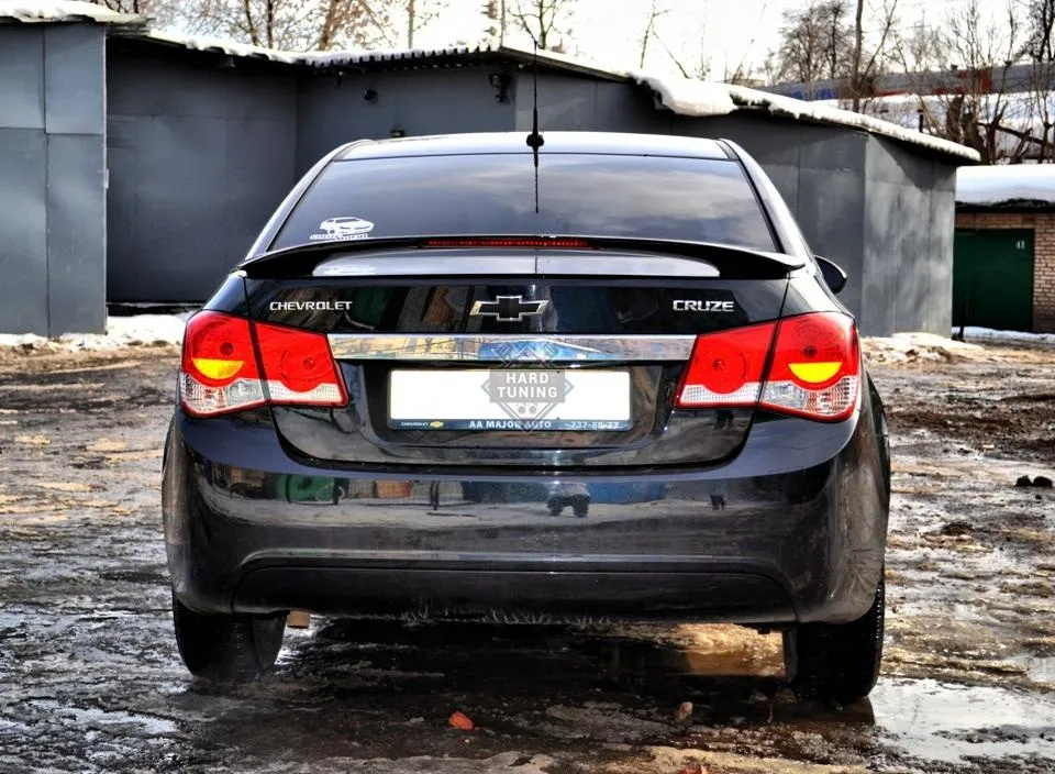 Спойлер под стоп сигнал V2 Chevrolet Cruze седан