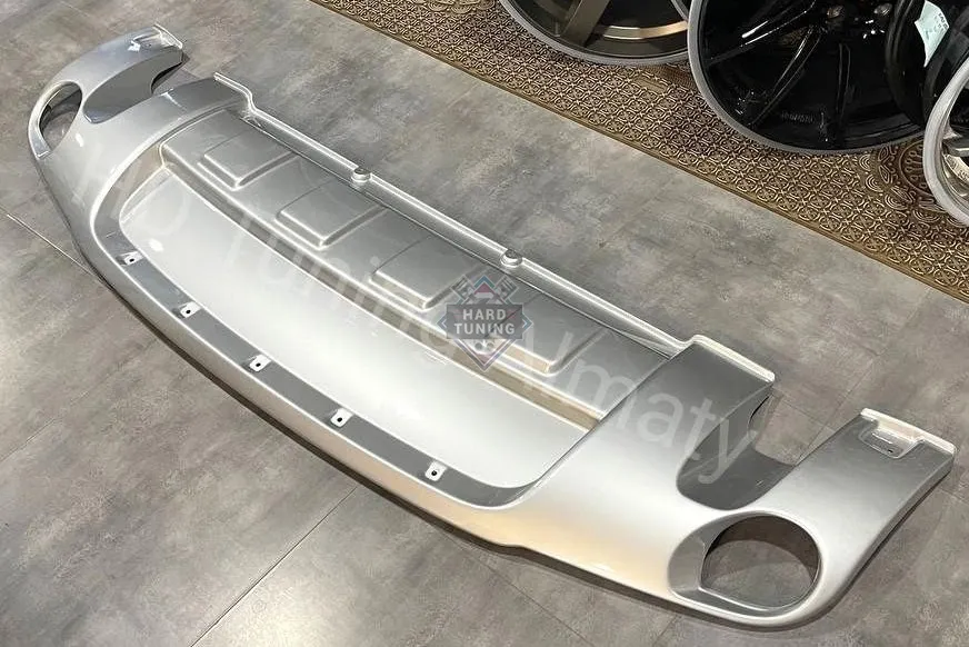 Накладка на передний бампер Volkswagen Touareg Рестайлинг стеклопластик