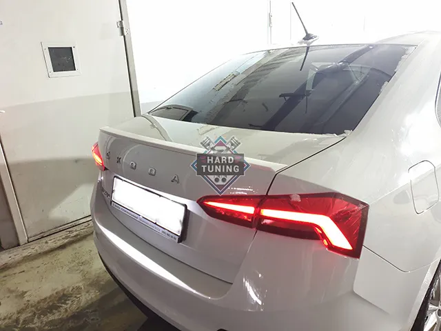 Спойлер Skoda Rapid штатный