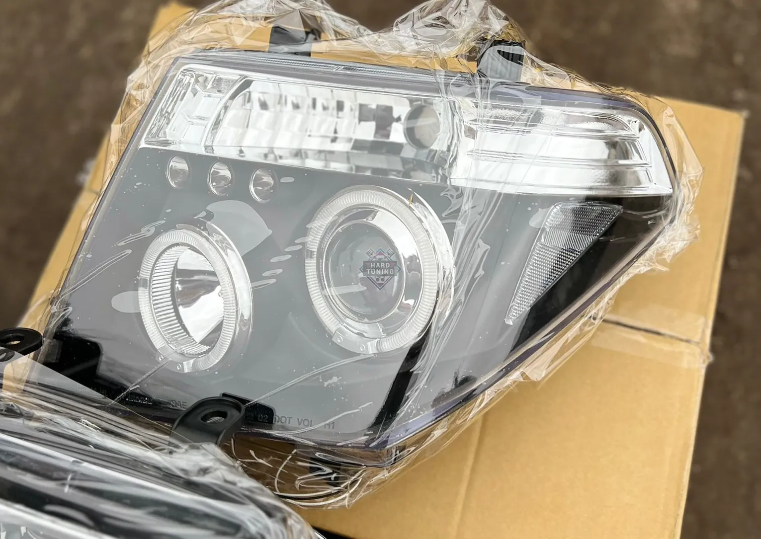 Передние фары Nissan Navara D40 / Pathfinder (2005-2010) Angel Eyes черные