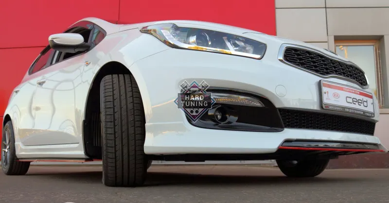 Клыки переднего бампера KIA CEED 2 HB, SW 2015-2018 Рестайлинг