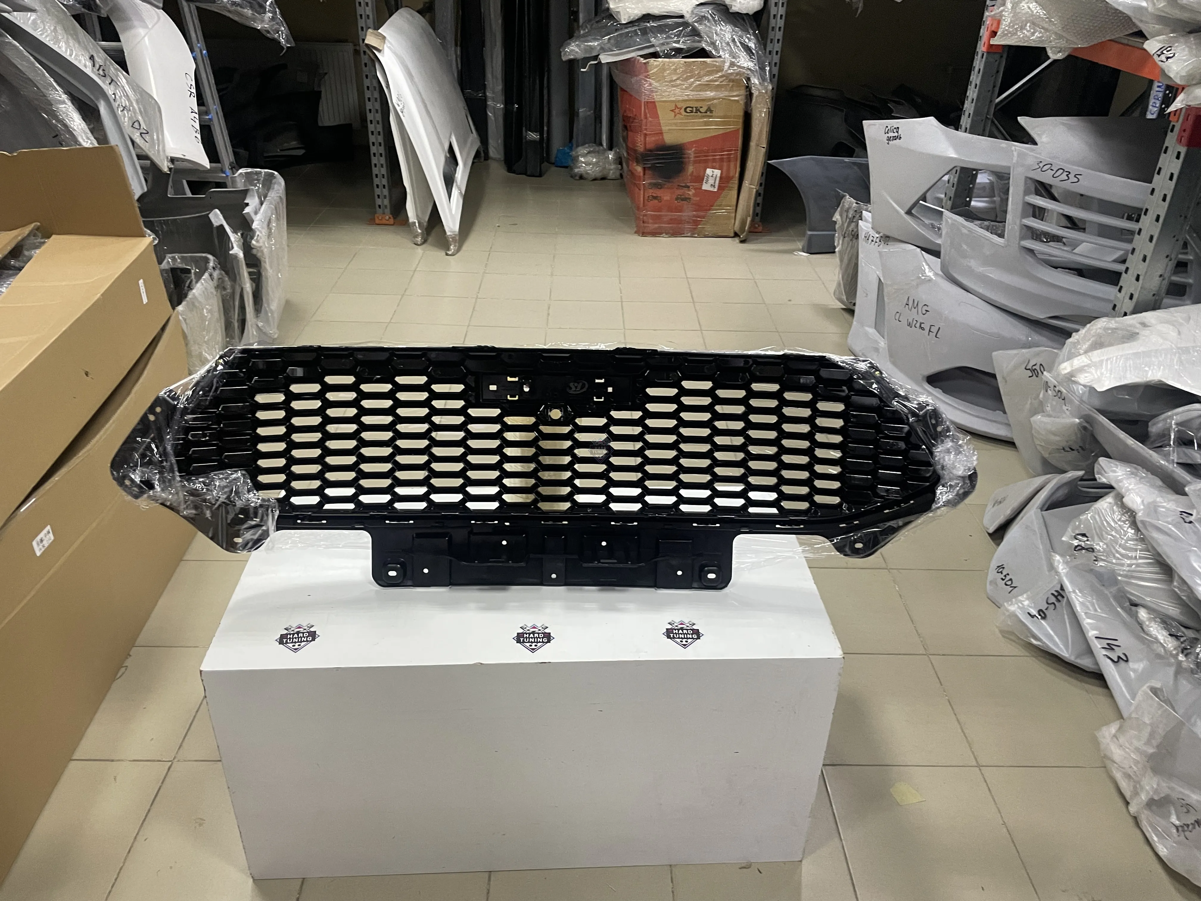 Решетка радиатора штатная Haval F7 / F7x (2019-2022) Новая Черный глянец