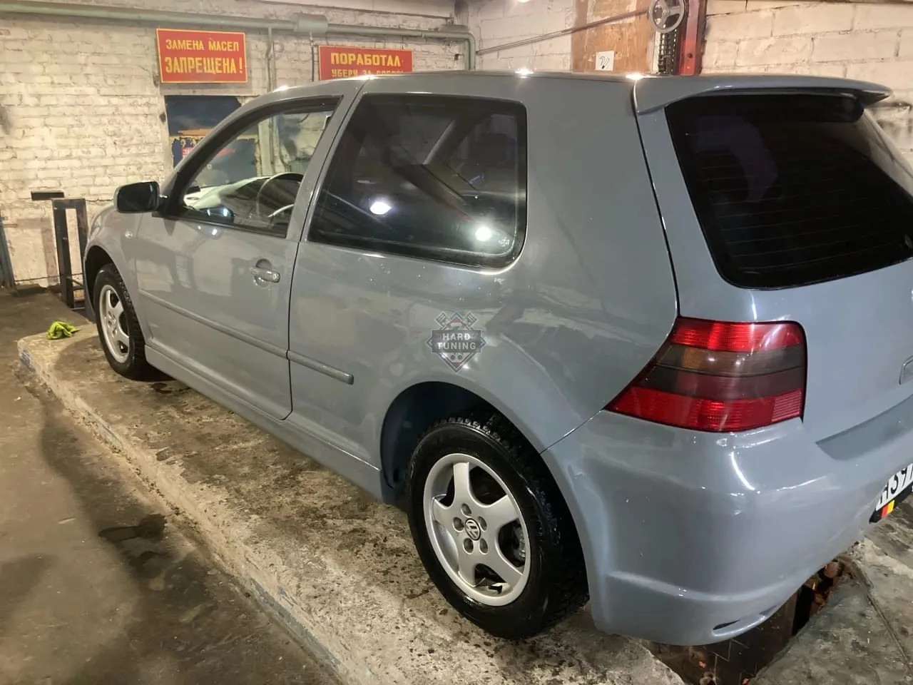 Накладки на пороги R32 Volkswagen Golf 4 3D (3 двери)