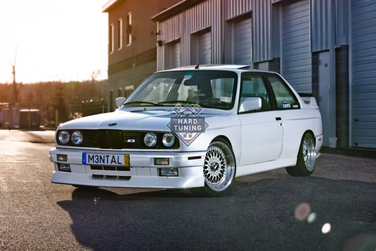 Передний бампер M3 EVO (под M крылья) BMW E30