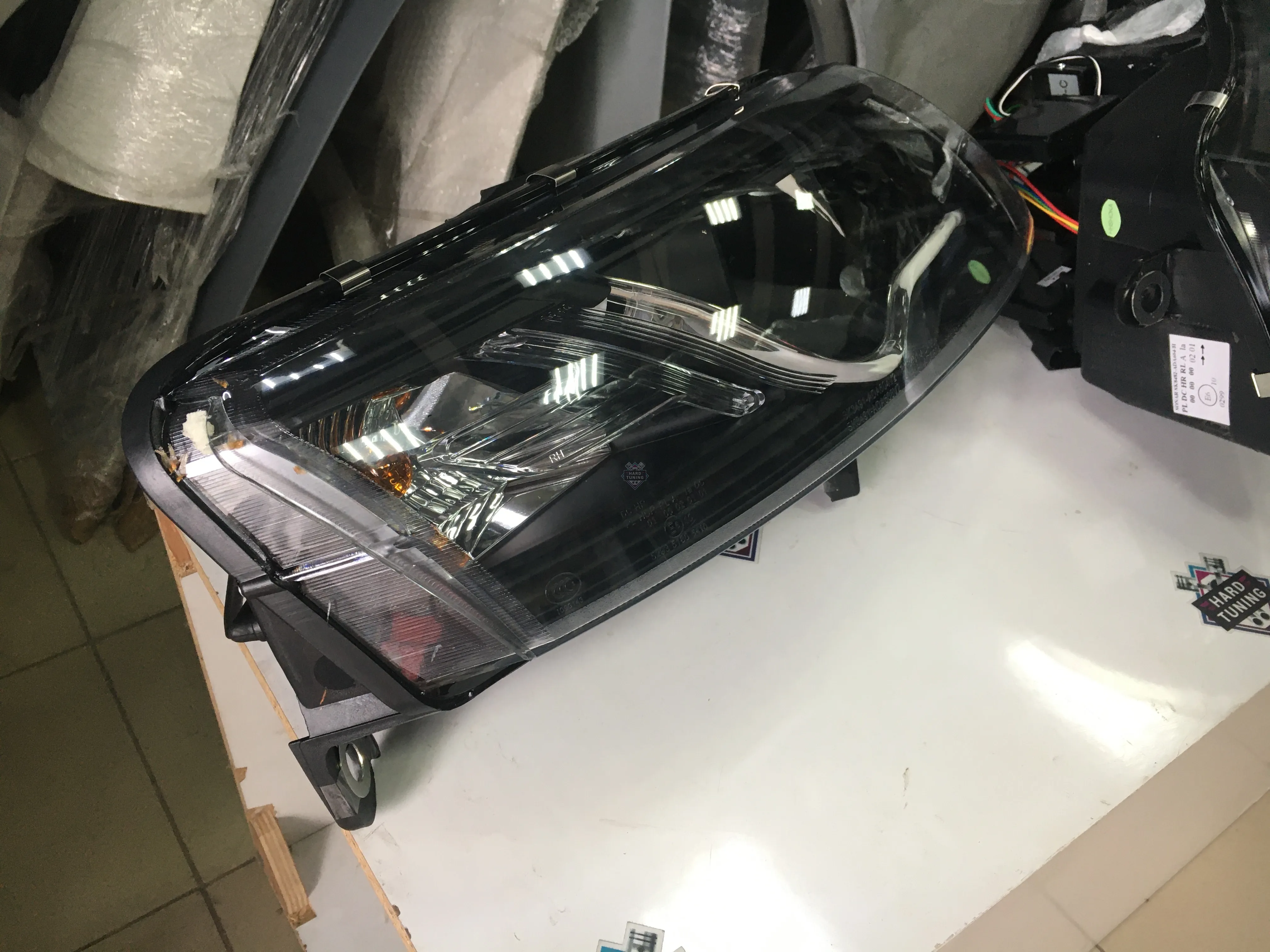 Передние фары Audi A6 С6 4F 2004-2008 Tube Lights под ксенон черные