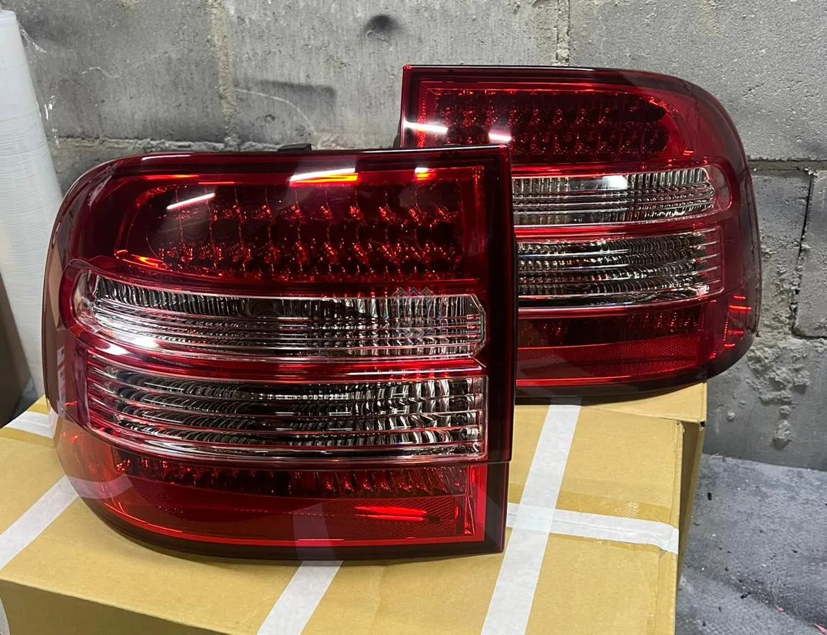 Задние фонари Porsche Cayenne (2002-2006) LED красно-белые