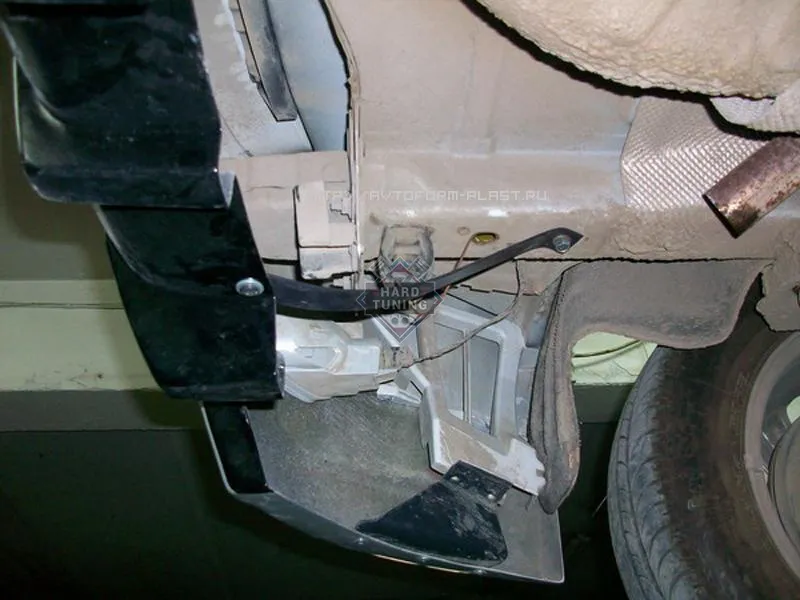 Кронштейн крепления заднего диффузора SPORT Ford Focus 2 2004-2008 хетчбек