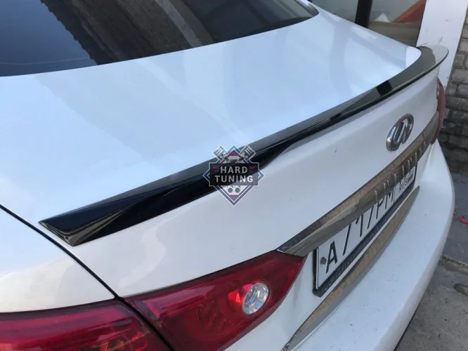 Спойлер лип с вырезом по центру Infiniti Q50
