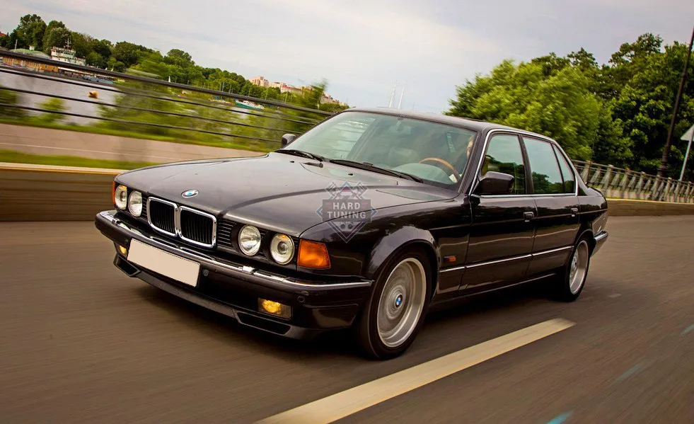 Передний бампер 750i BMW E32