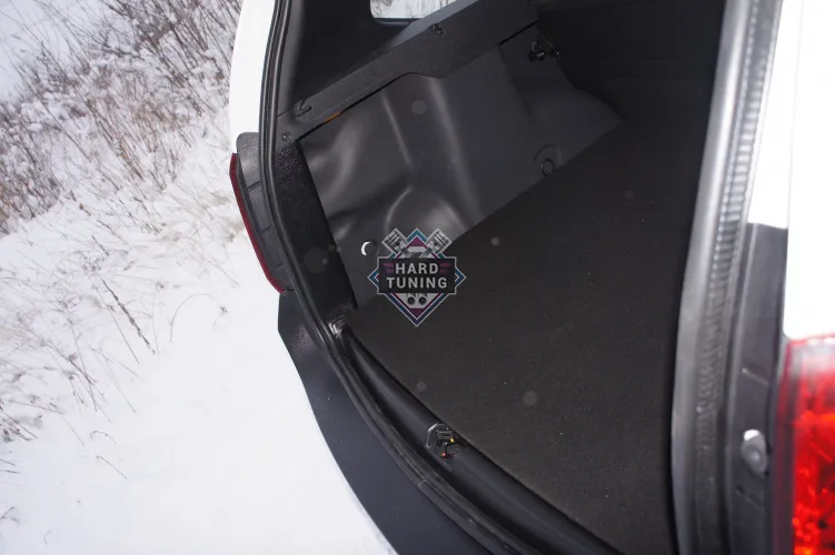 Боковые внутренние накладки багажника (глянец) Nissan Terrano 3