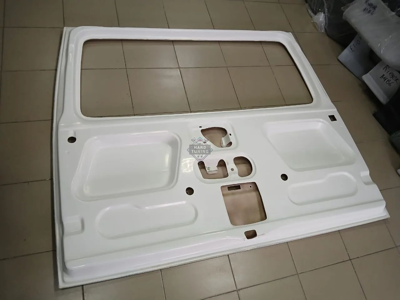Задняя дверь хлопушка стеклопластик Ford Transit 4 (1986-1994)/ Ford Transit 5 (1994-2000) под стекло