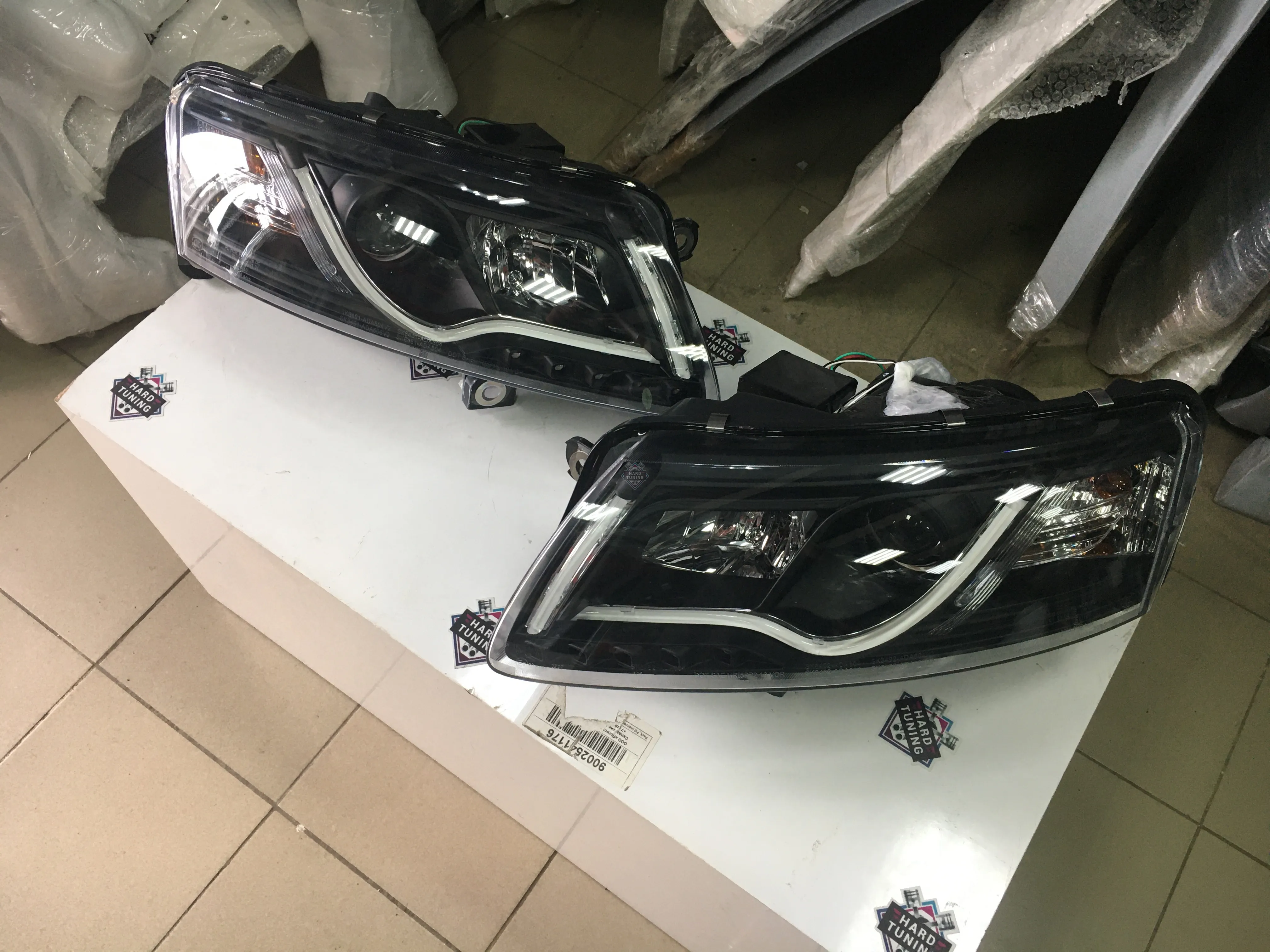 Передние фары Audi A6 С6 4F 2004-2008 Tube Lights под ксенон черные
