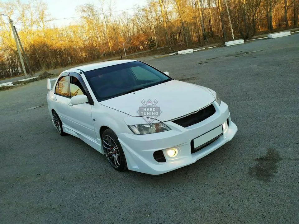 Передний бампер Accolade Mitsubishi Lancer 9
