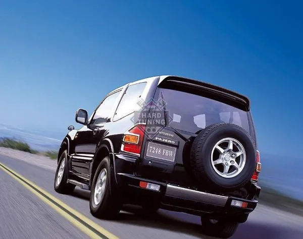 Спойлер Mitsubishi Pajero 3 / 4 стеклопластик