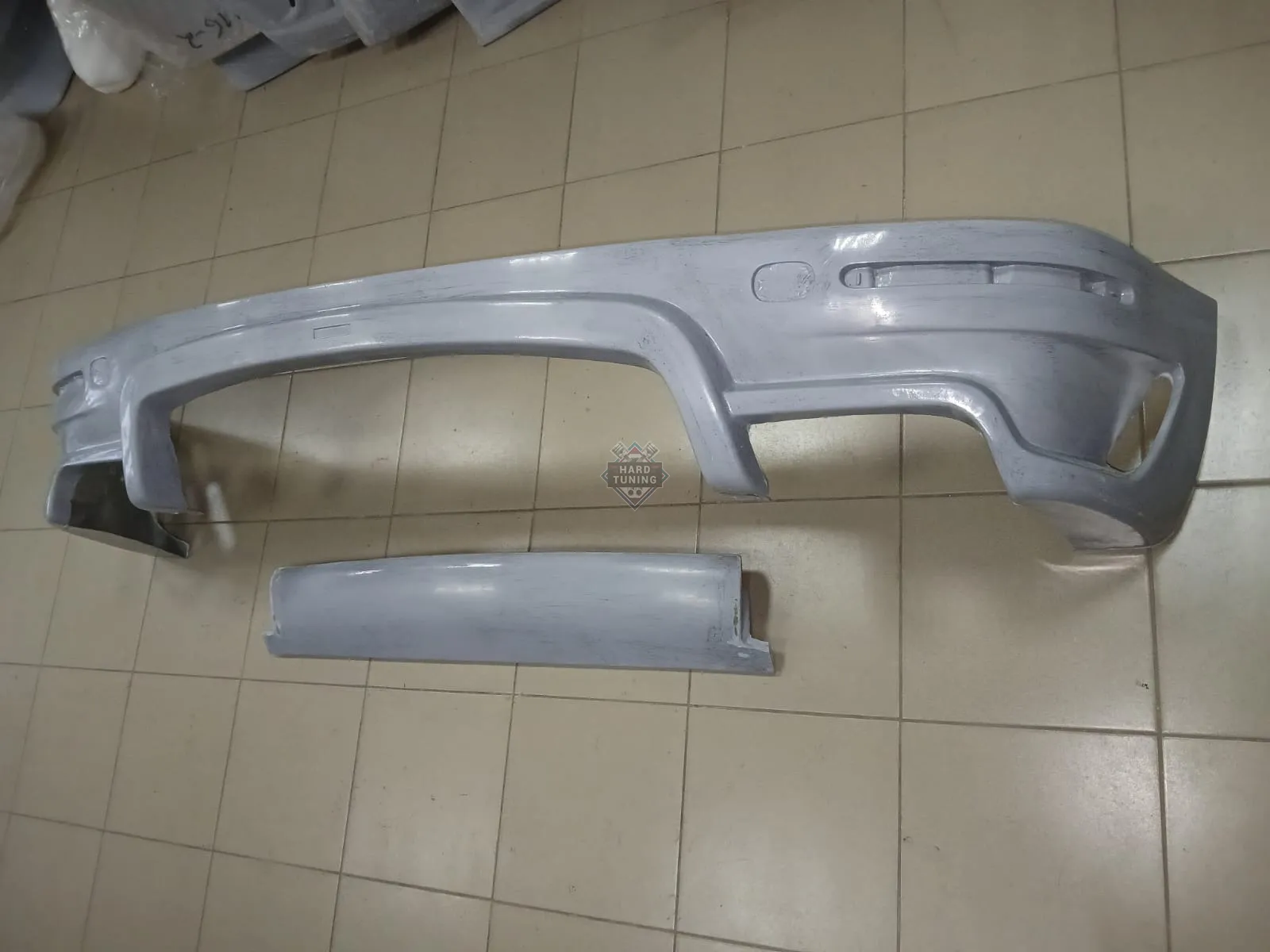 Накладка на задний бампер JE Design Volkswagen Touareg 1 (2002-2010)