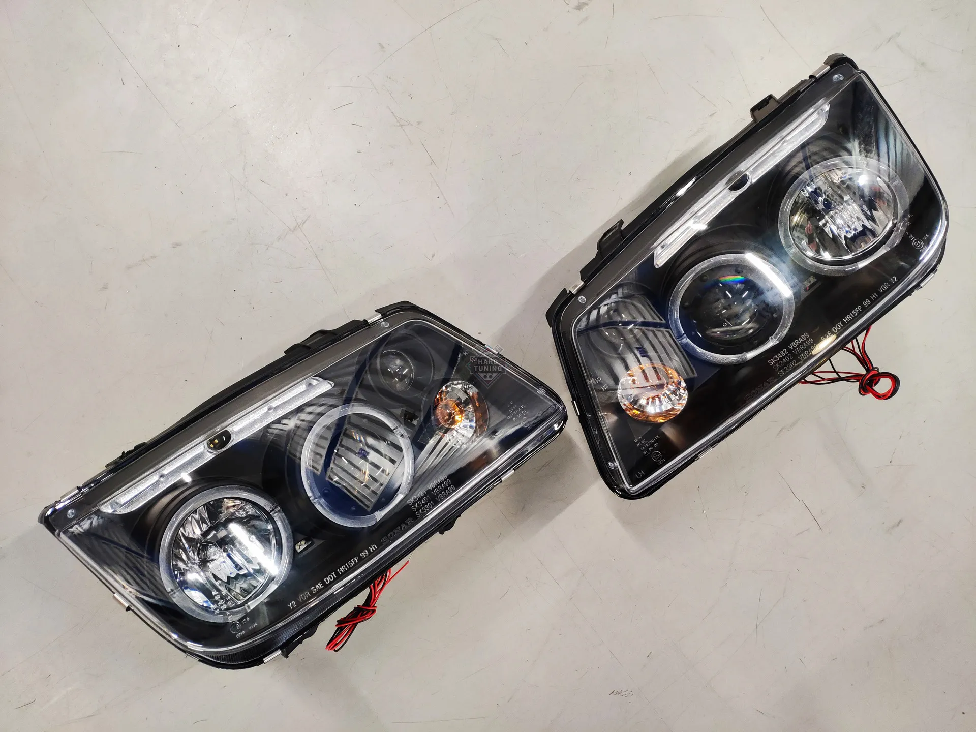 Передние фары Volkswagen Bora (1998-2005) Angel Eyes черные