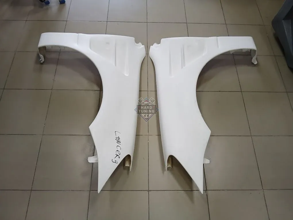 Передние крылья Accolade Mitsubishi Lancer 9