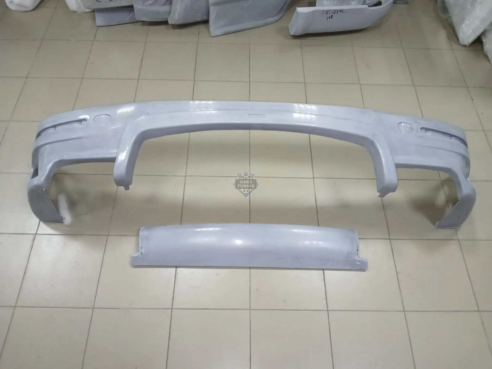 Накладка на задний бампер JE Design Volkswagen Touareg 1 (2002-2010)