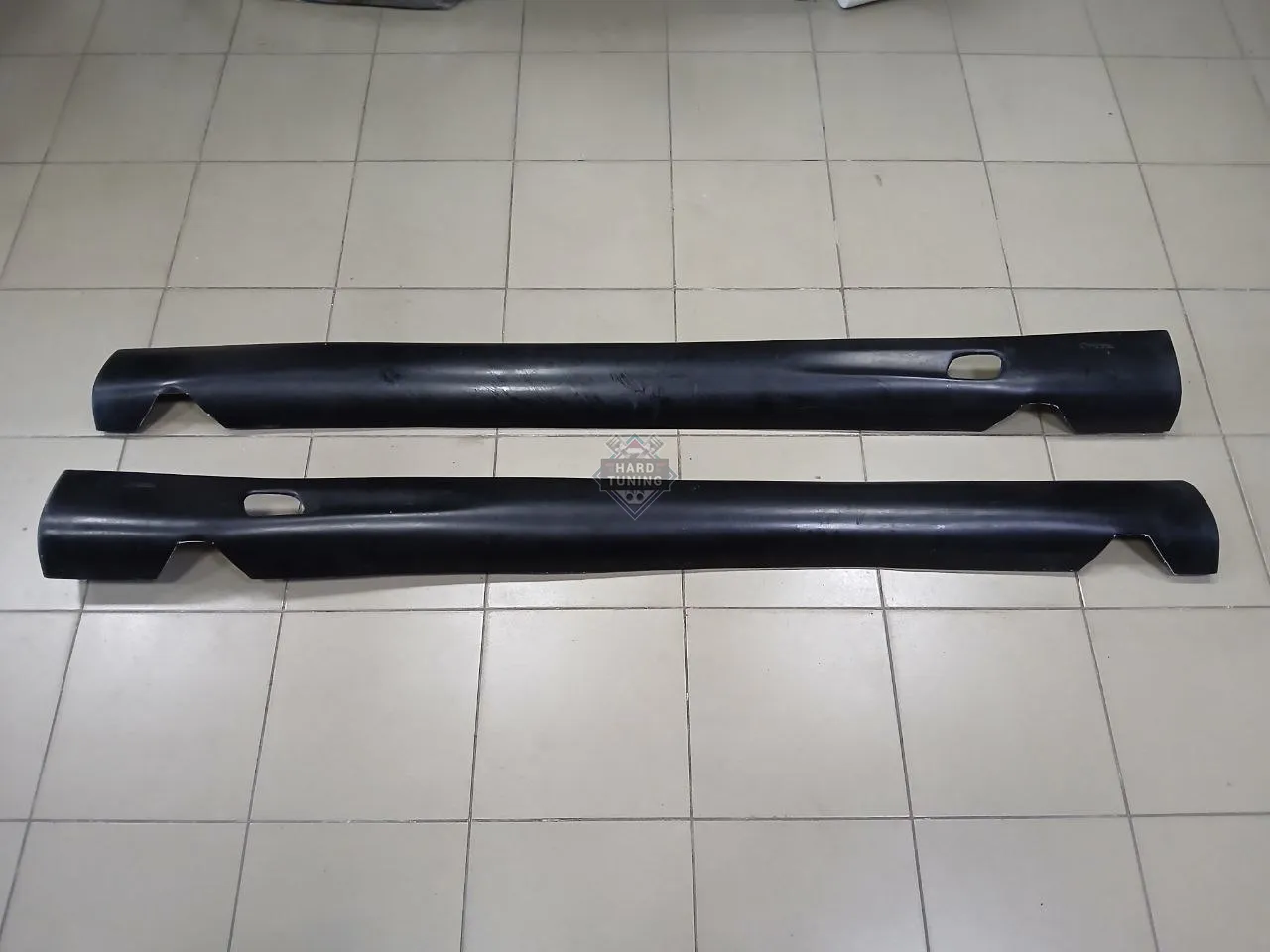 Накладки на пороги Caractere Volkswagen Golf 4
