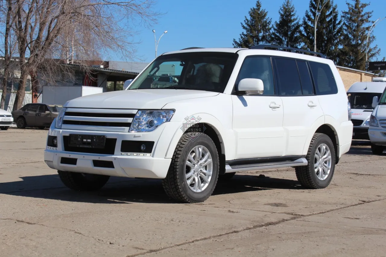 Решетка Радиатора V3 Broomer Design Mitsubishi Pajero 4 (2006-2015)