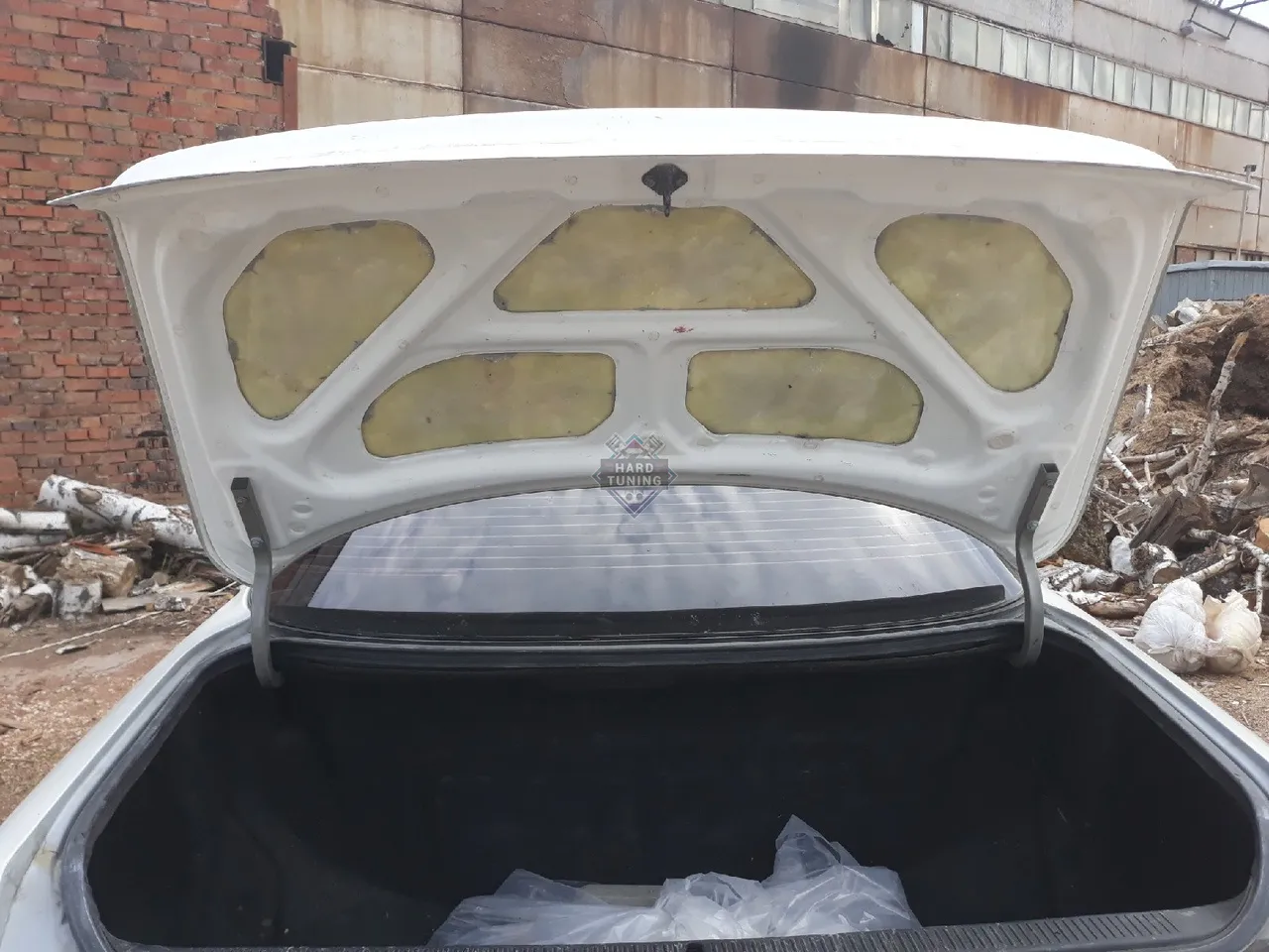 Крышка багажника с литым спойлером Uras на Toyota Mark 2 90