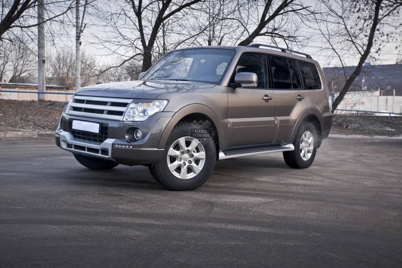 Решетка Радиатора V3 Broomer Design Mitsubishi Pajero 4 (2006-2015)
