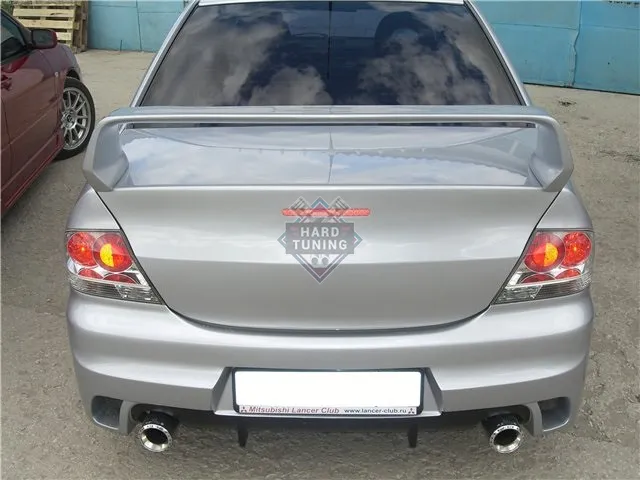 Задний бампер в стиле INGS Extreem под двойной выхлоп Mitsubishi Lancer 9 (2003-2009)