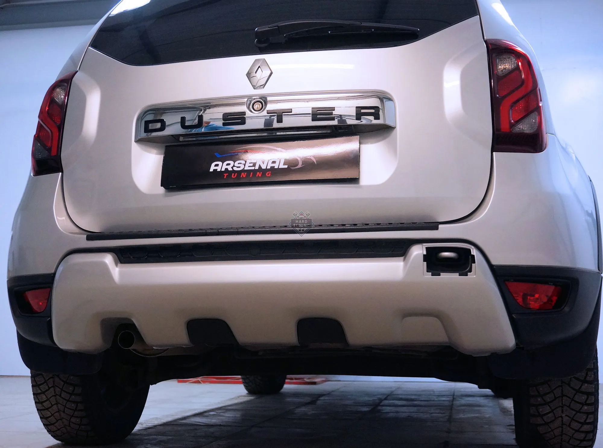 Накладка на задний бампер Renault Duster 2015+