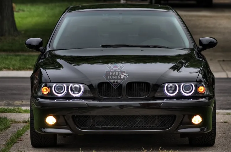 Передний бампер M с отверстиями под омыватели фар и парктроники BMW E39