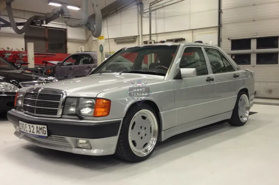 Передний бампер AMG Mercedes 190 W201