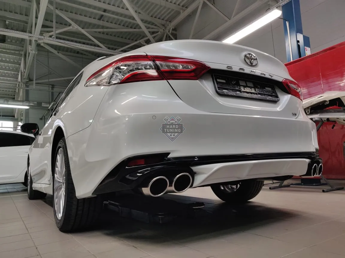 Накладка на задний бампер HEMMES Toyota Camry XV70