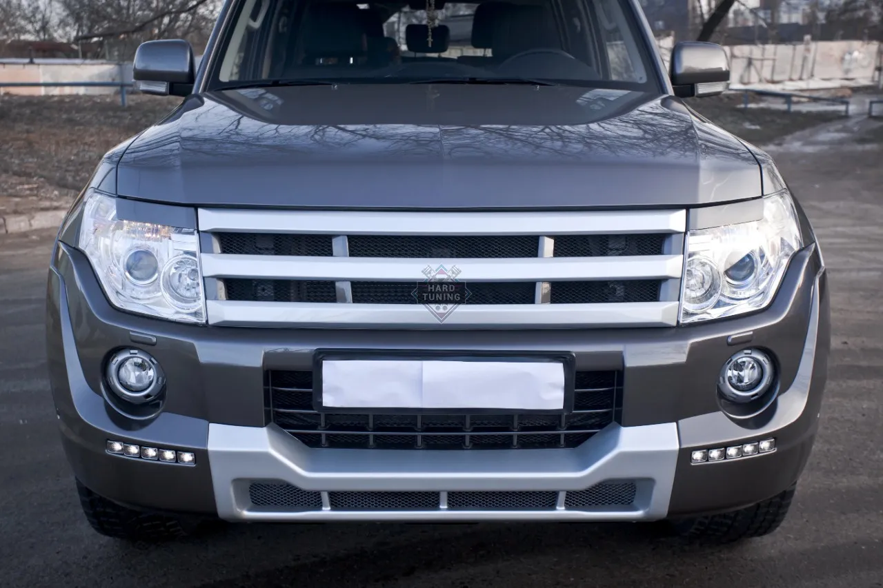 Накладки на фары на фары Mitsubishi Pajero 4 (2006-2015)