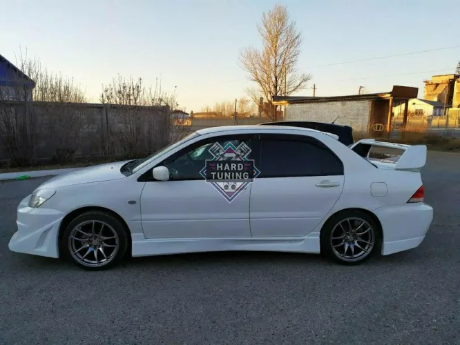 Накладки на пороги Accolade Mitsubishi Lancer 9