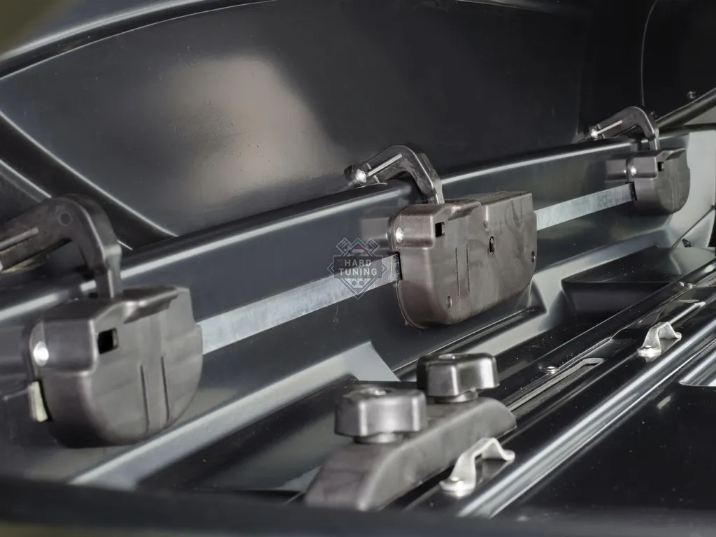 АВТОБОКС BROOMER VENTURE (L) 430Л. АБС, ТЕКСТУРНЫЙ ПЛАСТИК (ЧЁРНЫЙ)