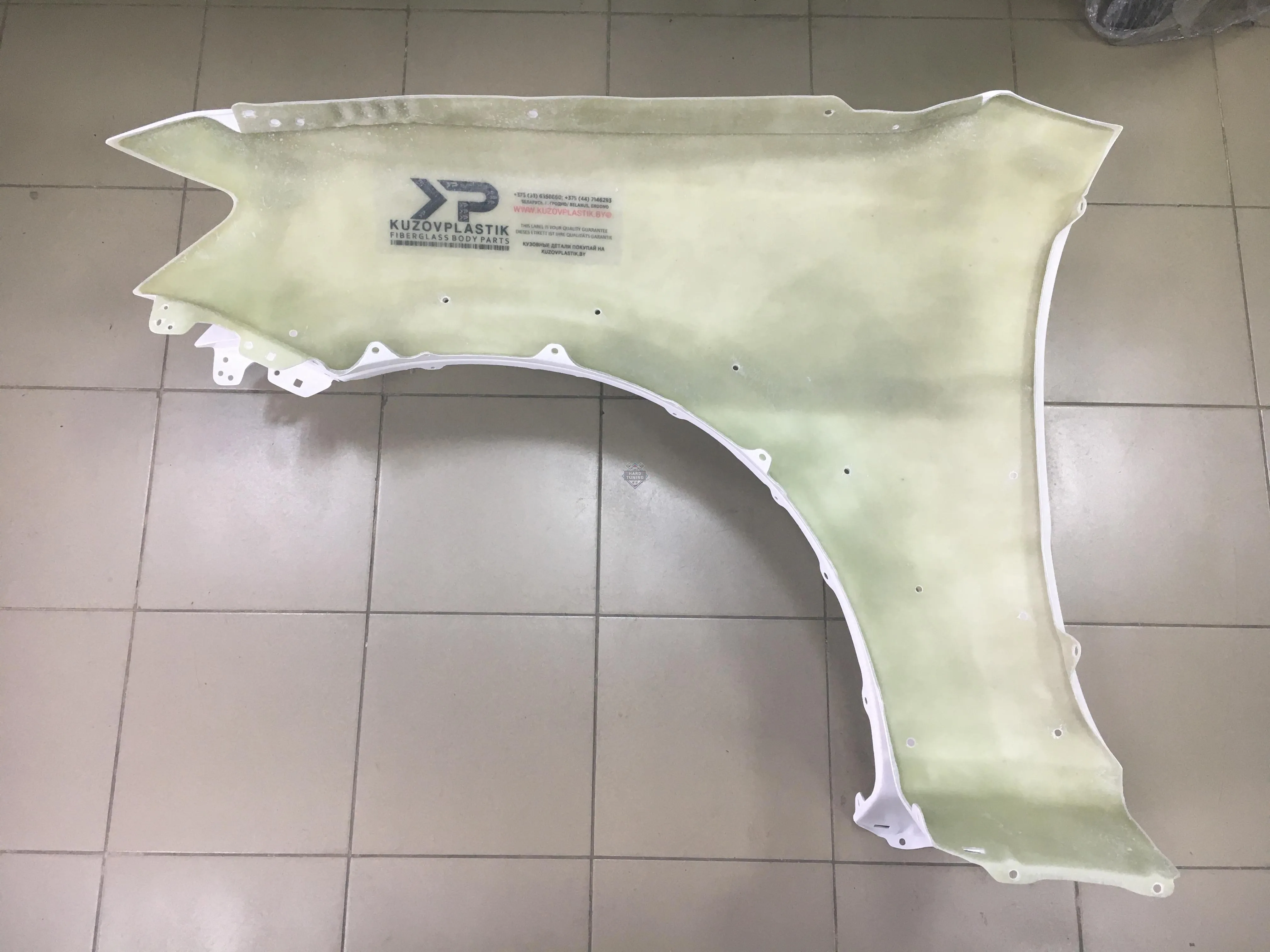 Передние крылья Mitsubishi Pajero 4 2006-2021 штатные пластиковые комплект