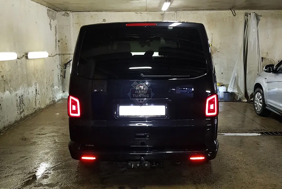 Задние фары VW T5 (2003-2009) / 2010-2015 LED BAR TAIL LIGHTS SMOKE fits черно-красные