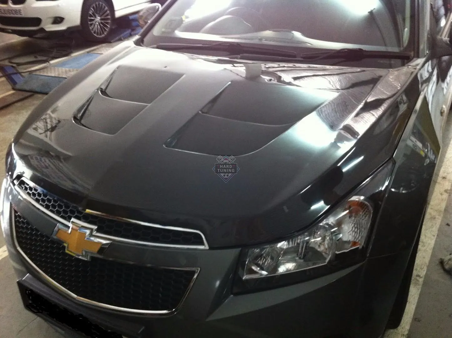 Капот с жабрами Chevrolet Cruze