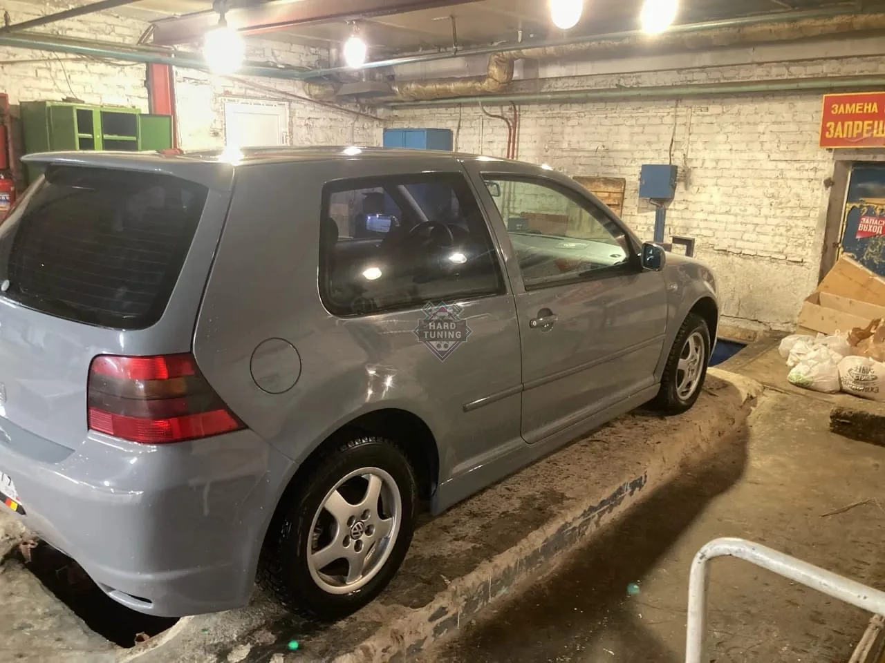 Накладки на пороги R32 Volkswagen Golf 4 3D (3 двери)
