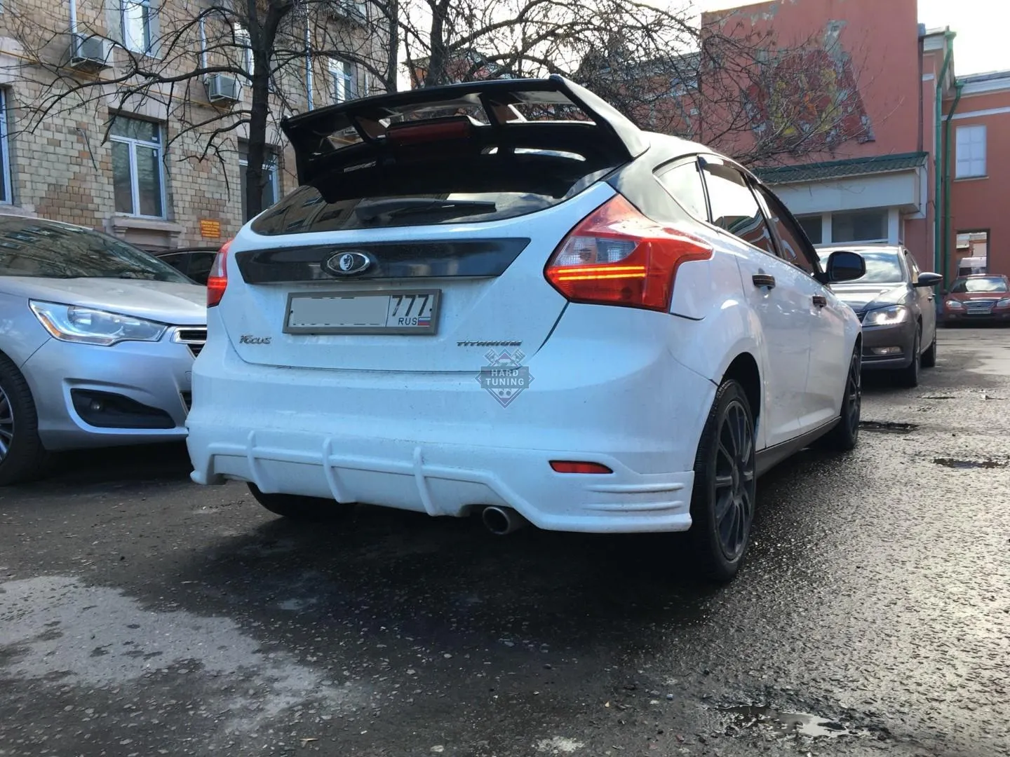 Накладка на задний бампер Ford Focus 3 хетчбек дорестайлинг